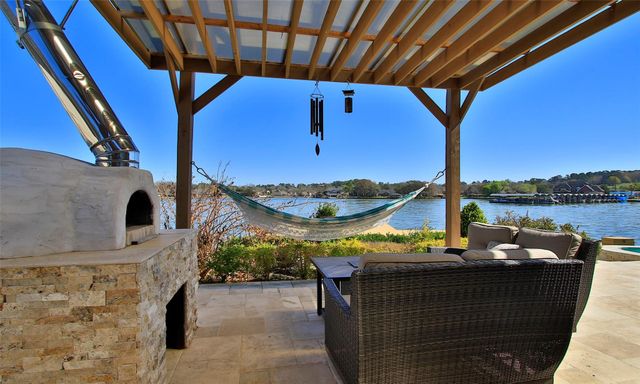 11 Villas Ways Drive, Conroe, TX 77356