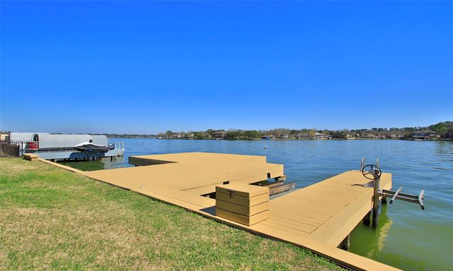 11 Villas Ways Drive, Conroe, TX 77356