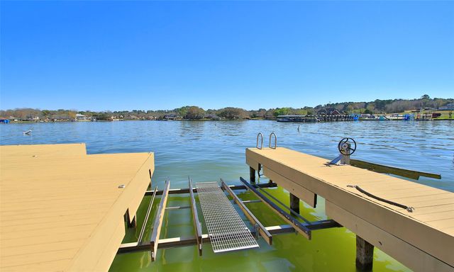 11 Villas Ways Drive, Conroe, TX 77356