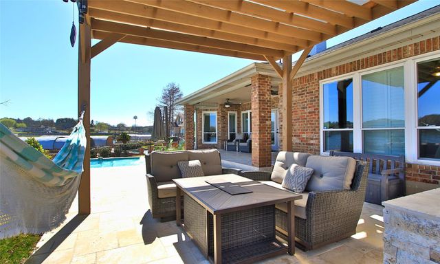 11 Villas Ways Drive, Conroe, TX 77356