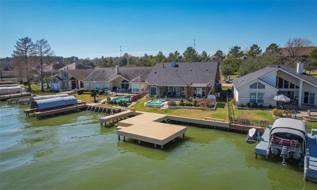 11 Villas Ways Drive, Conroe, TX 77356