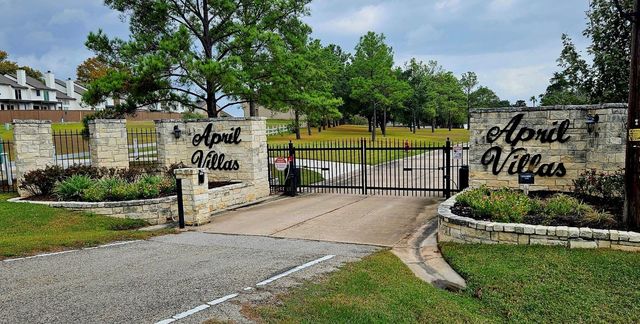 11 Villas Ways Drive, Conroe, TX 77356