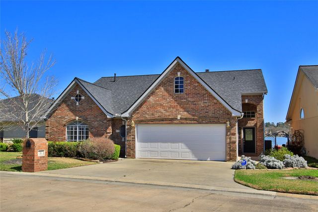 11 Villas Ways Drive, Conroe, TX 77356