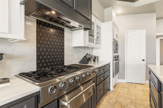 11 Villas Ways Drive, Conroe, TX 77356