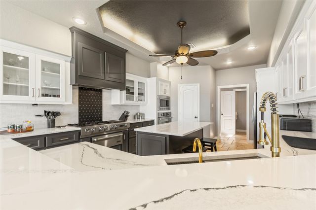 11 Villas Ways Drive, Conroe, TX 77356