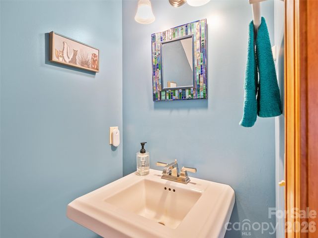 126 Wildflower Cove Drive, Swannanoa, NC 28778