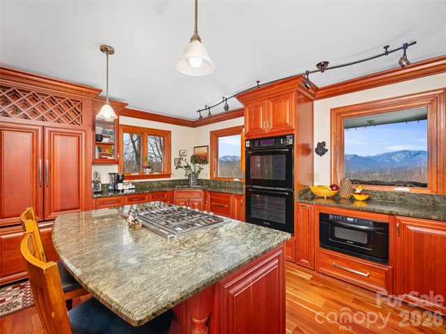 126 Wildflower Cove Drive, Swannanoa, NC 28778