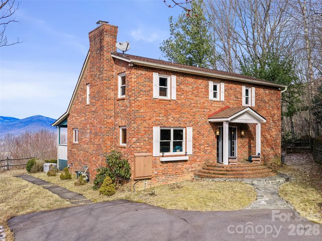 126 Wildflower Cove Drive, Swannanoa, NC 28778