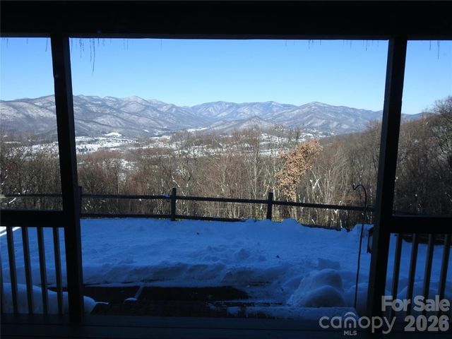 126 Wildflower Cove Drive, Swannanoa, NC 28778