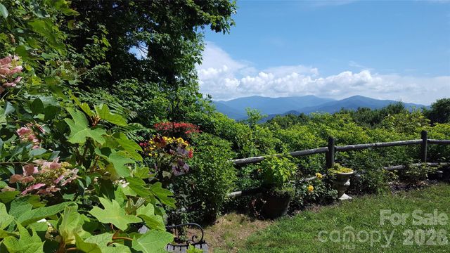 126 Wildflower Cove Drive, Swannanoa, NC 28778