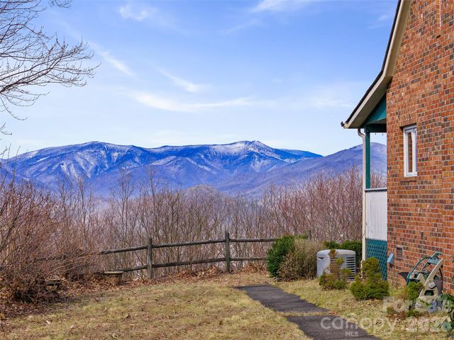 126 Wildflower Cove Drive, Swannanoa, NC 28778