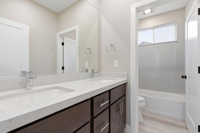 4115 Valkommen Dr, Denair, CA 95316