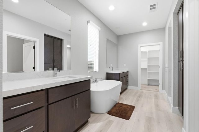 4115 Valkommen Dr, Denair, CA 95316