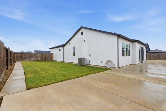 4115 Valkommen Dr, Denair, CA 95316