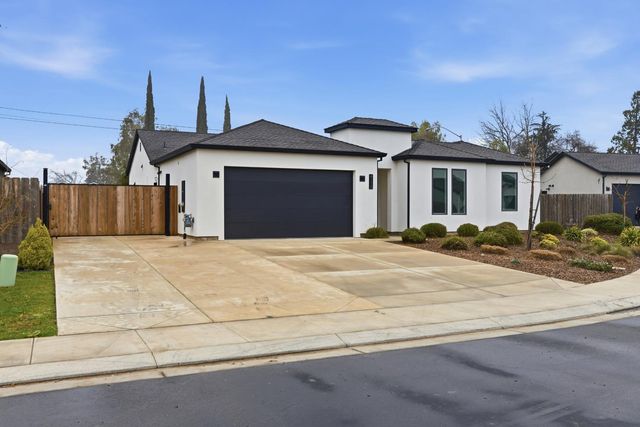 4115 Valkommen Dr, Denair, CA 95316