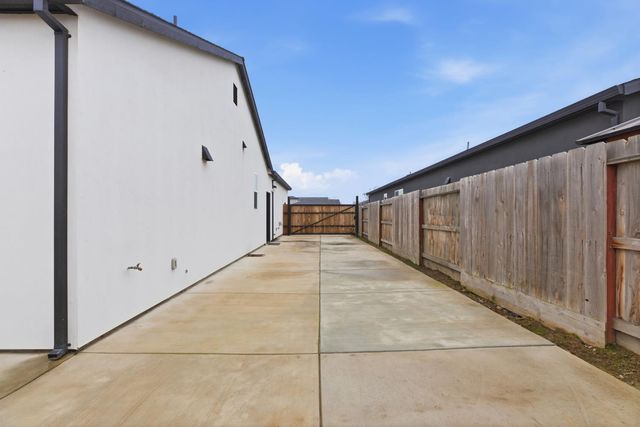 4115 Valkommen Dr, Denair, CA 95316