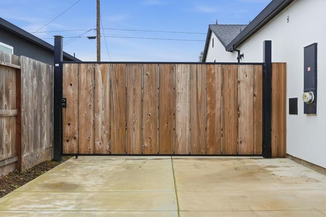 4115 Valkommen Dr, Denair, CA 95316