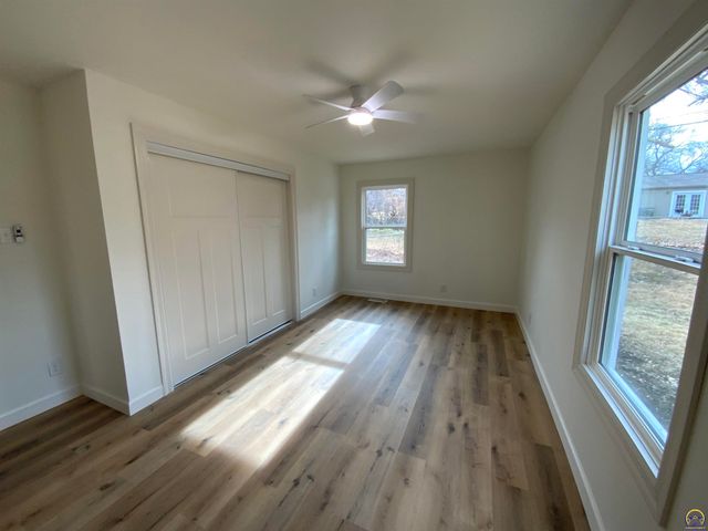 2921 SW Moundview CT, Topeka, KS 66614