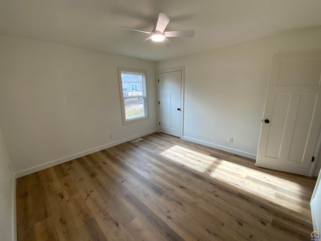 2921 SW Moundview CT, Topeka, KS 66614