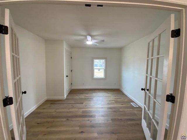 2921 SW Moundview CT, Topeka, KS 66614