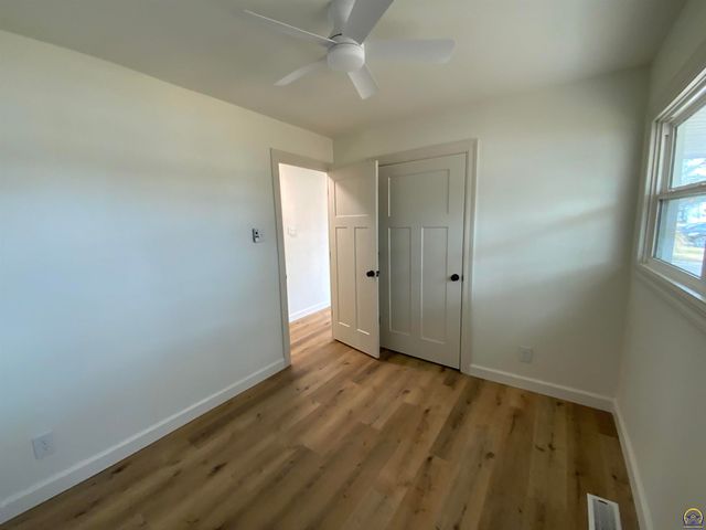 2921 SW Moundview CT, Topeka, KS 66614