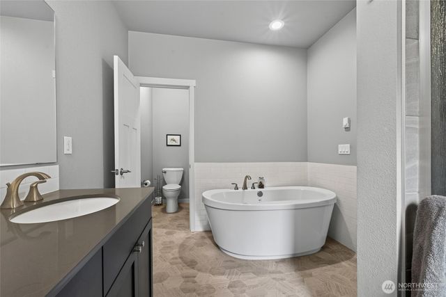 20905 192nd Avenue E, Orting, WA 98360