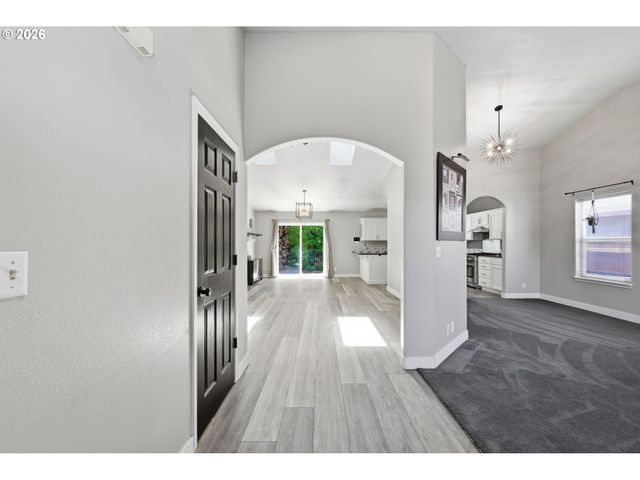 6819 SIMEON Dr, Springfield, OR 97478