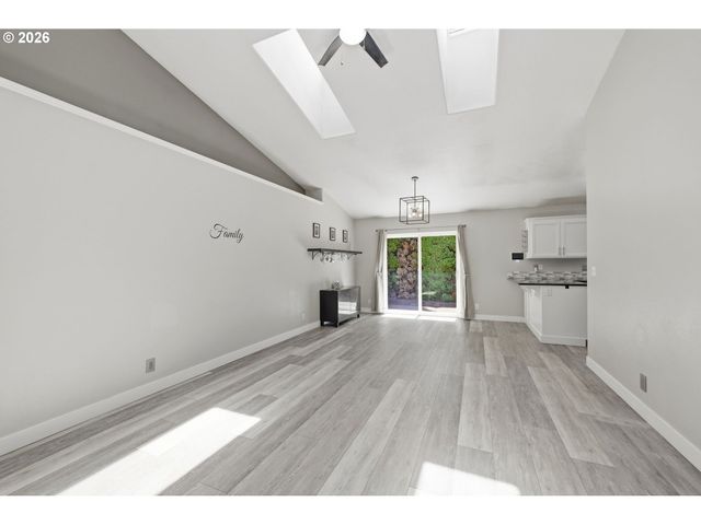 6819 SIMEON Dr, Springfield, OR 97478