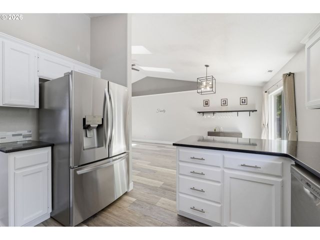 6819 SIMEON Dr, Springfield, OR 97478