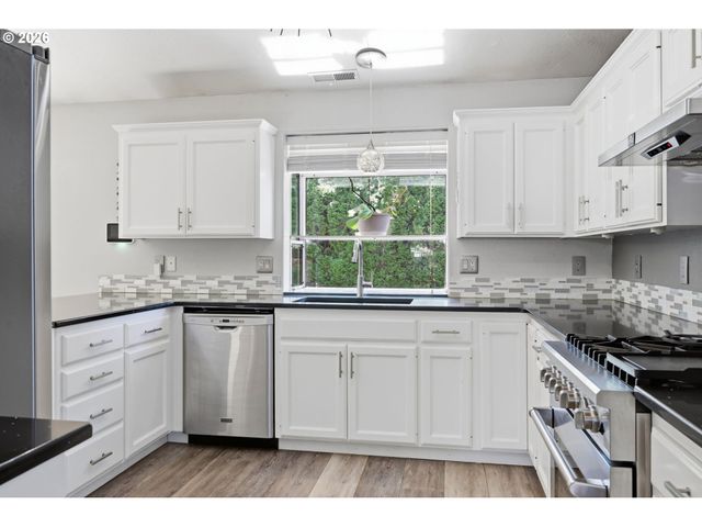 6819 SIMEON Dr, Springfield, OR 97478