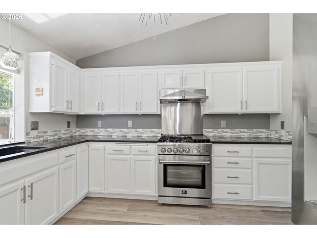 6819 SIMEON Dr, Springfield, OR 97478