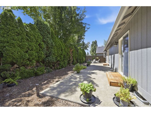 6819 SIMEON Dr, Springfield, OR 97478