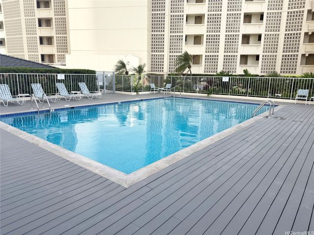 469 Ena Road 2103, Honolulu, HI 96815