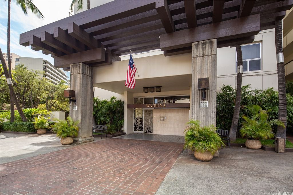 469 Ena Road 2103, Honolulu, HI 96815