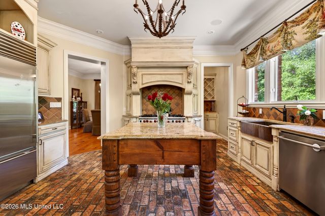 40 Marais Ridge, Hattiesburg, MS 39402