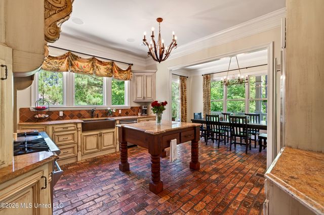 40 Marais Ridge, Hattiesburg, MS 39402