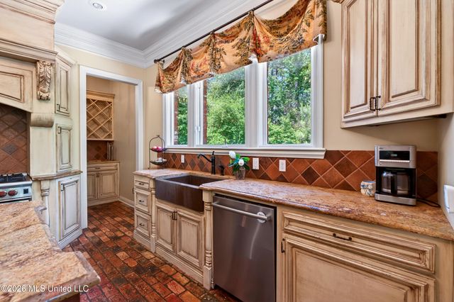 40 Marais Ridge, Hattiesburg, MS 39402