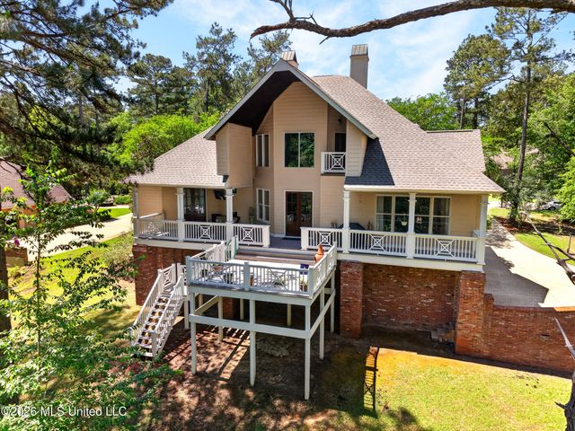40 Marais Ridge, Hattiesburg, MS 39402
