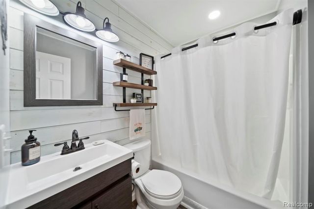 11300 Sharon Valley Road, Brooklyn, MI 49230