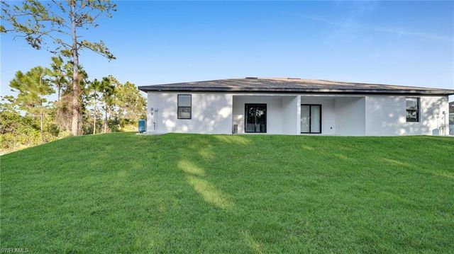4980 Fairway Ct, Lehigh Acres, FL 33973