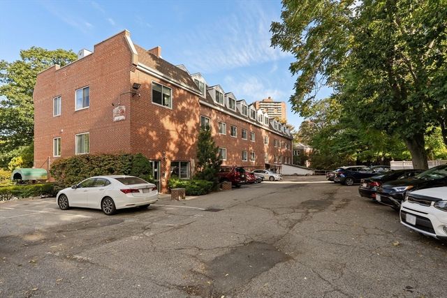 332 Jamaicaway 403, Boston, MA 02130