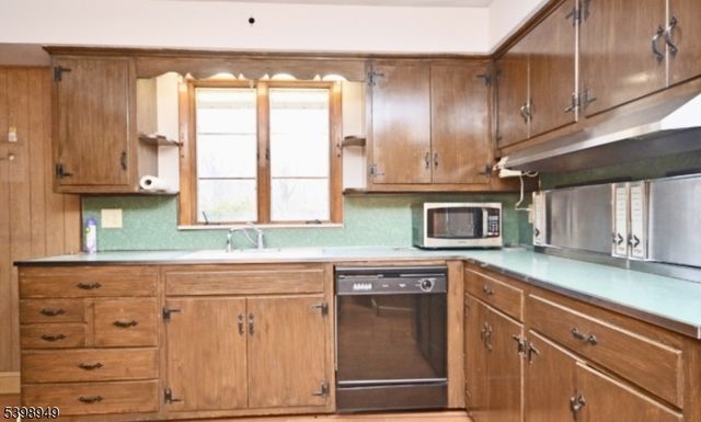 47 Brookside Dr, Warren Twp., NJ 07059