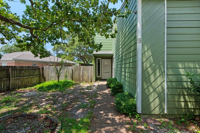 62 4th Avenue 5, Shalimar, FL 32579