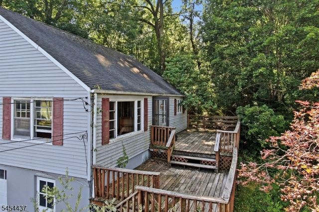 15 Roosevelt Ave, Washington Twp., NJ 07865