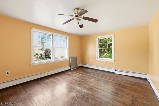 15 Roosevelt Ave, Washington Twp., NJ 07865