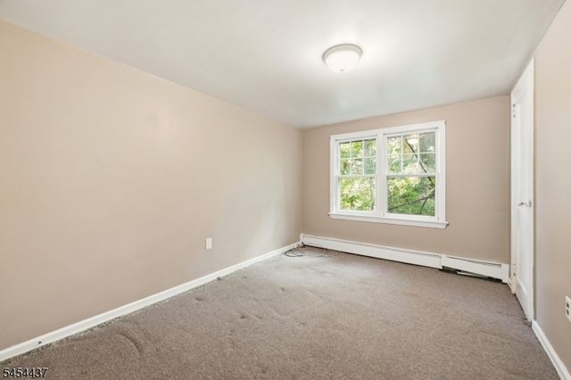 15 Roosevelt Ave, Washington Twp., NJ 07865