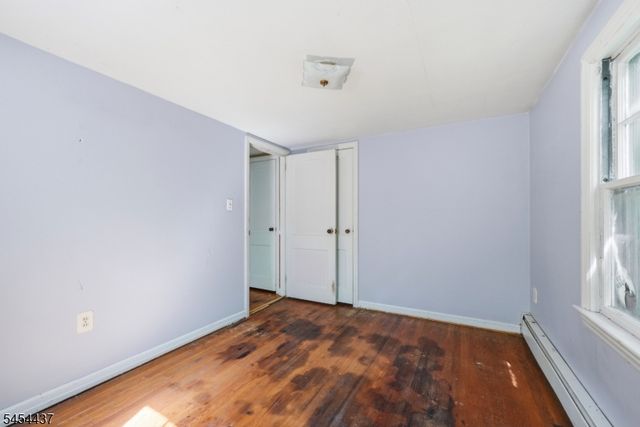 15 Roosevelt Ave, Washington Twp., NJ 07865