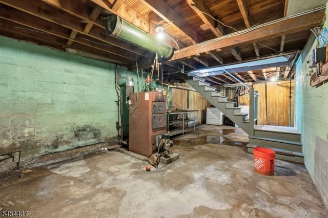 15 Roosevelt Ave, Washington Twp., NJ 07865