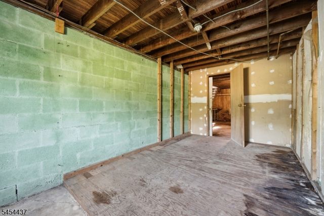 15 Roosevelt Ave, Washington Twp., NJ 07865