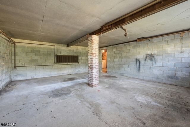 15 Roosevelt Ave, Washington Twp., NJ 07865
